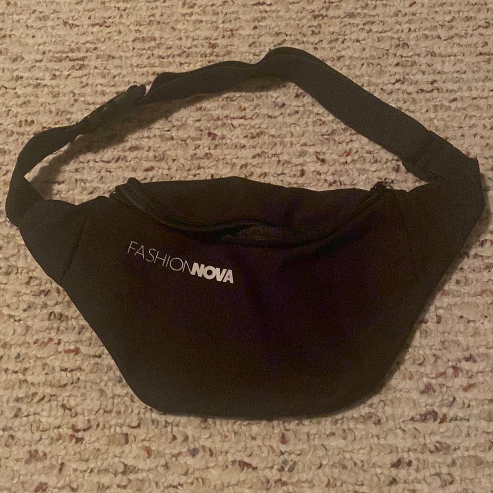 Fashion Nova fanny pack.